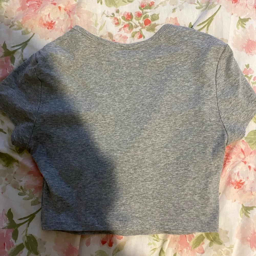 basic gray tee - Picture 2 of 2